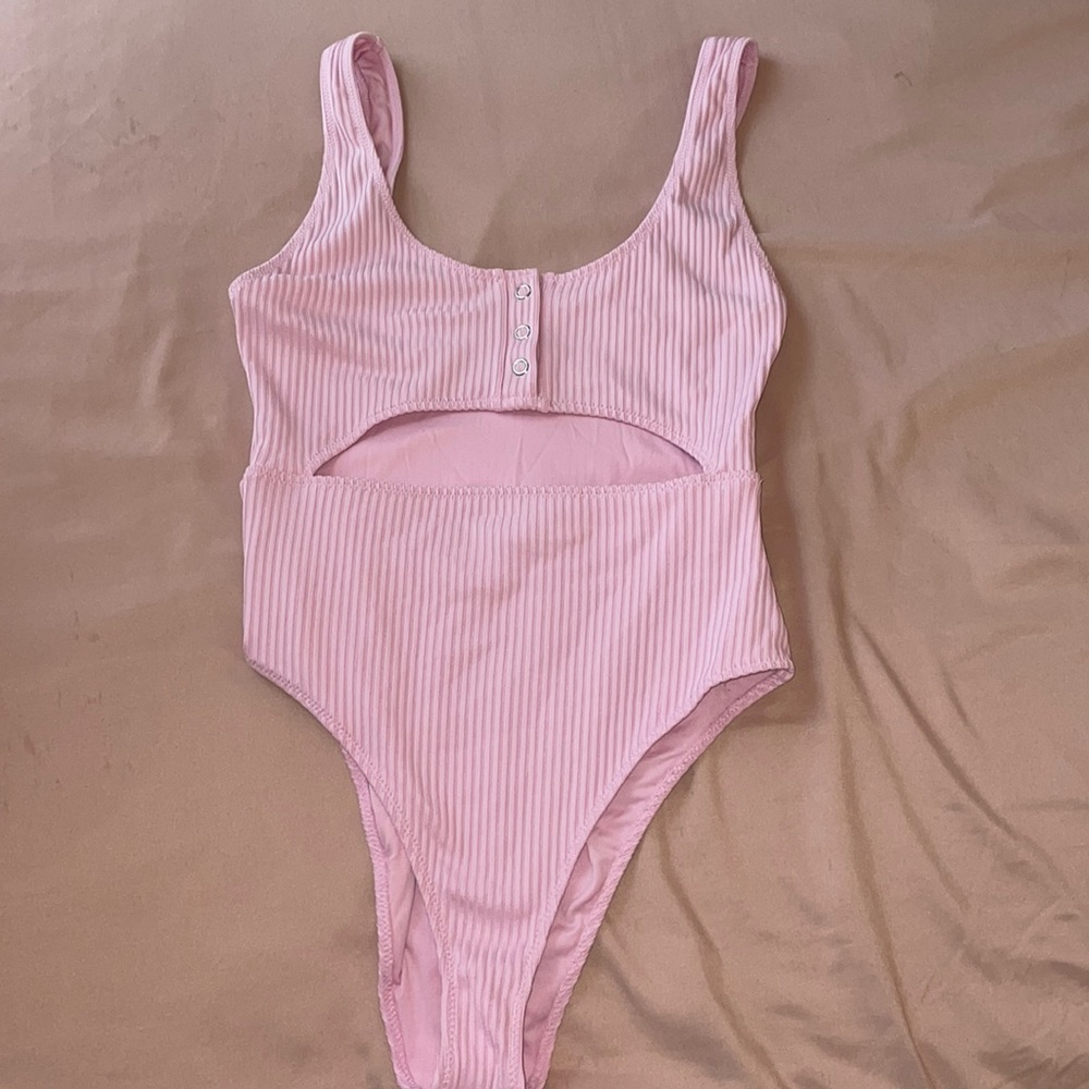 Forever 21 bubble gum ribbed Obie piece swimsuit with cut out